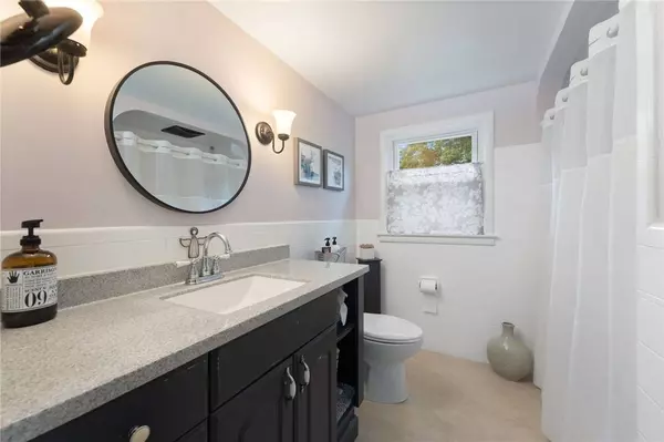 25 Hillview AVE, North Smithfield, RI 02896