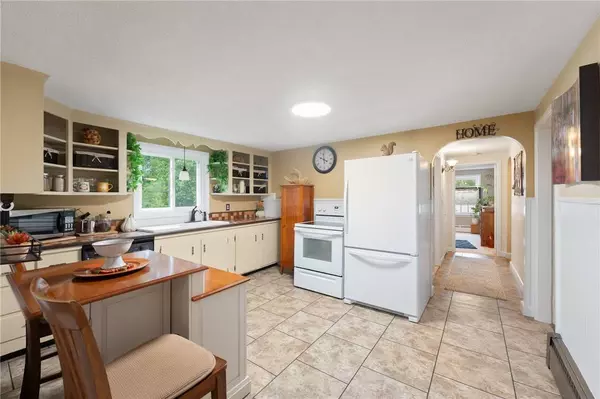 25 Hillview AVE, North Smithfield, RI 02896