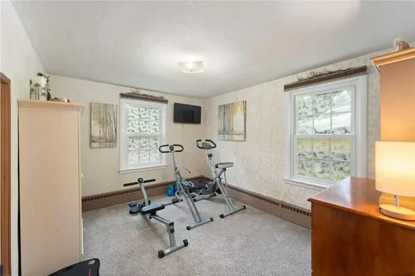 25 Hillview AVE, North Smithfield, RI 02896