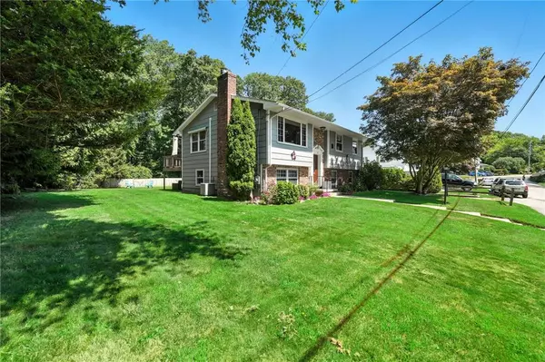9 Heritage CIR, Johnston, RI 02919