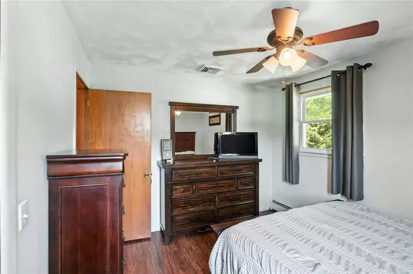 9 Heritage CIR, Johnston, RI 02919