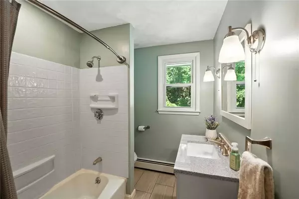 9 Heritage CIR, Johnston, RI 02919