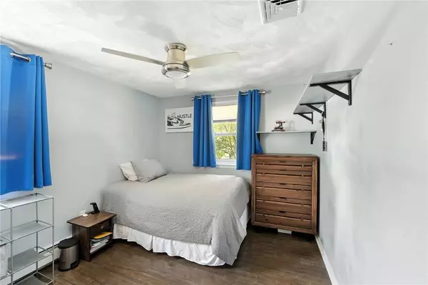 9 Heritage CIR, Johnston, RI 02919