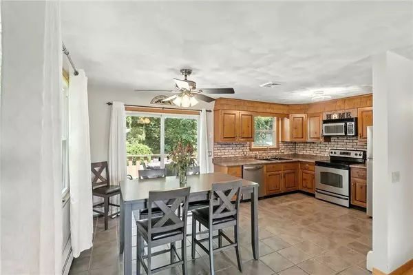 9 Heritage CIR, Johnston, RI 02919