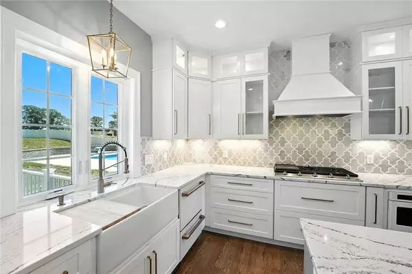 53 Cross RD, Johnston, RI 02919