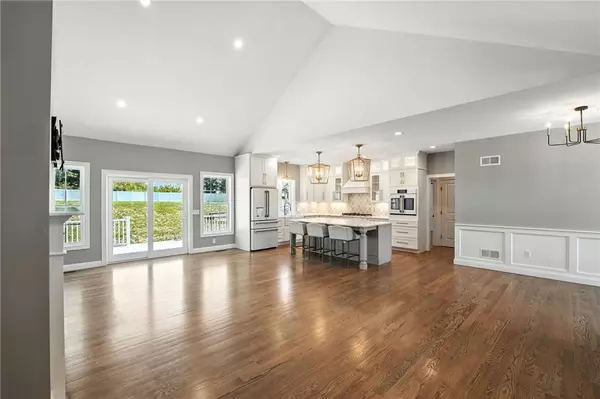 53 Cross RD, Johnston, RI 02919