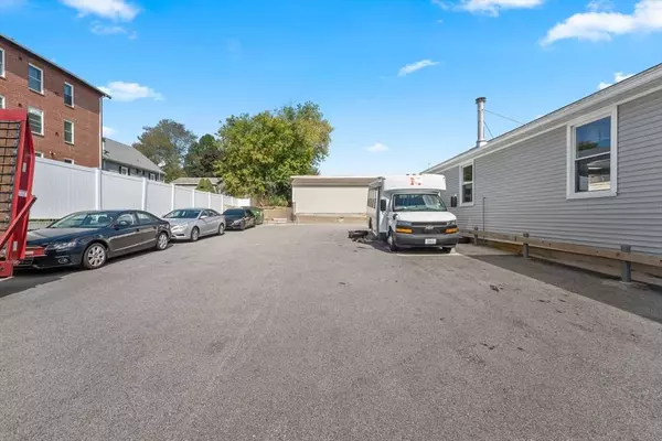 25 Grand Ave, Cumberland, RI 02864