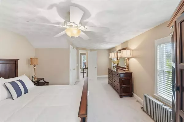 2 Wilson ST, Bristol, RI 02809