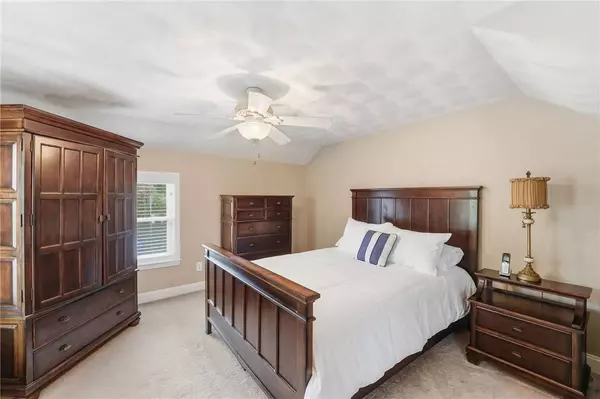 2 Wilson ST, Bristol, RI 02809