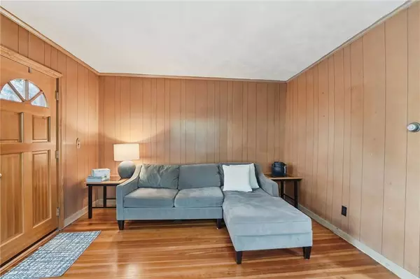 2 Wilson ST, Bristol, RI 02809