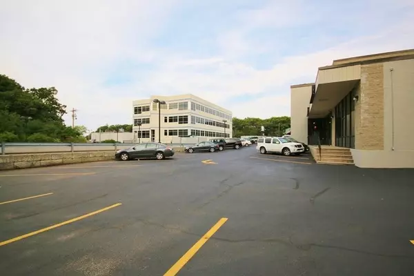 82 Newbury Street, Peabody, MA 01960