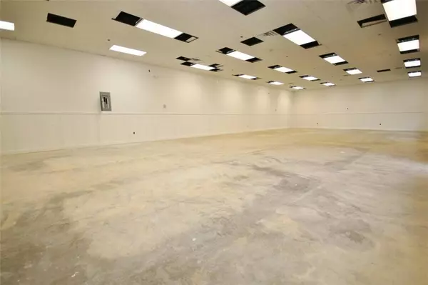 82 Newbury ST, MA 01960