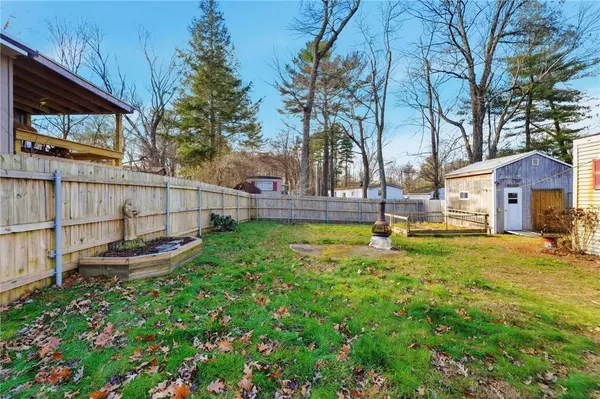 38 Oak TER, Burrillville, RI 02839