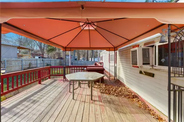 38 Oak TER, Burrillville, RI 02839