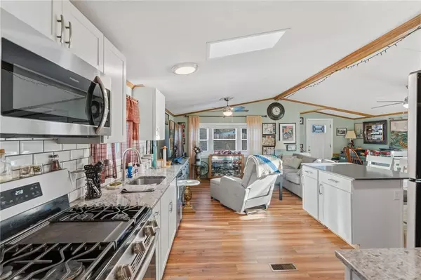 10 Lear DR, Coventry, RI 02816