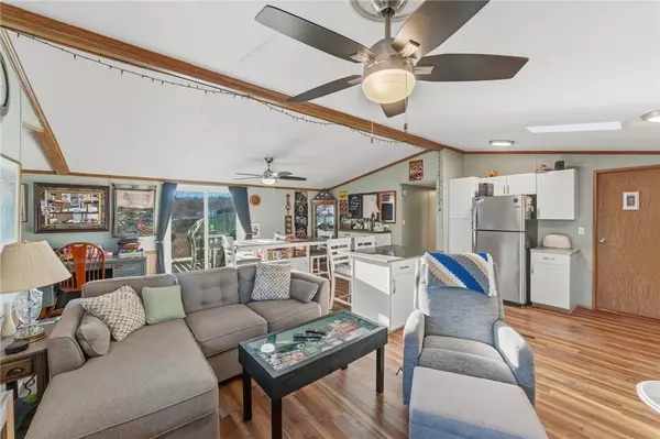 10 Lear DR, Coventry, RI 02816