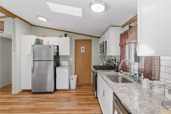 10 Lear DR, Coventry, RI 02816