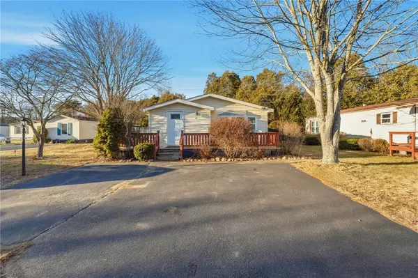 10 Lear DR, Coventry, RI 02816