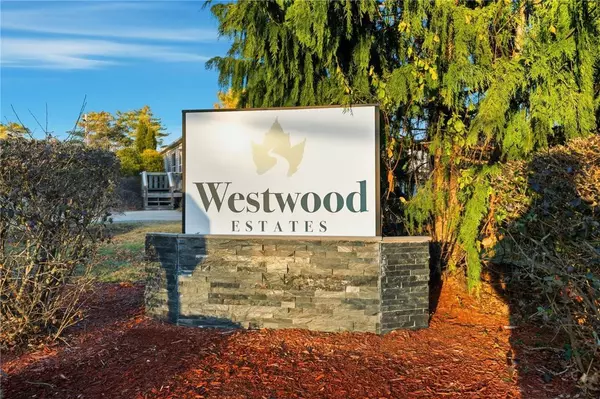 10 Lear DR, Coventry, RI 02816