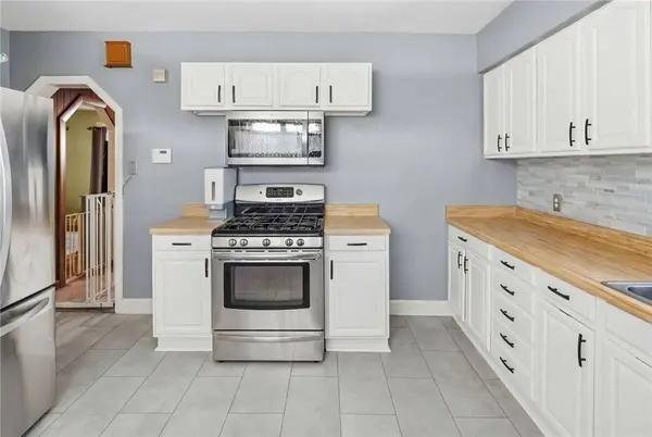 83 Fourth AVE, Woonsocket, RI 02895