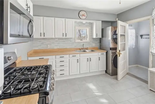 83 Fourth AVE, Woonsocket, RI 02895