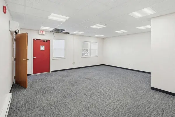 544 Douglas Ave, Providence, RI 02908