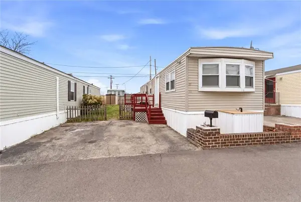 11 East DR, East Providence, RI 02916