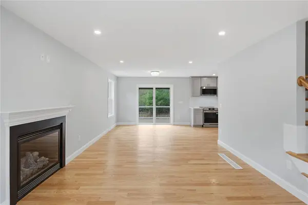 14 Elaine DR, Hopkinton, RI 02833
