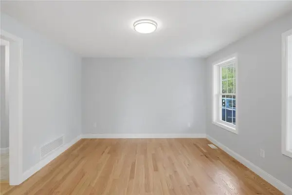 14 Elaine DR, Hopkinton, RI 02833