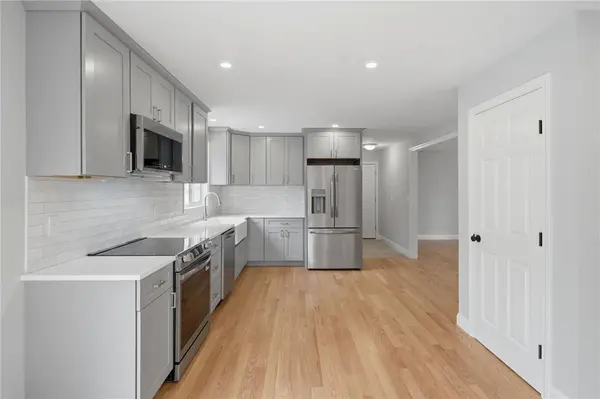14 Elaine DR, Hopkinton, RI 02833