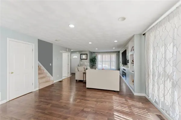 61 Metropolitan AVE, Cranston, RI 02920