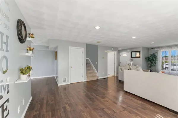 61 Metropolitan AVE, Cranston, RI 02920