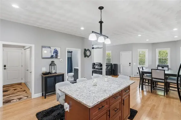 19 Curry RD, Cranston, RI 02920