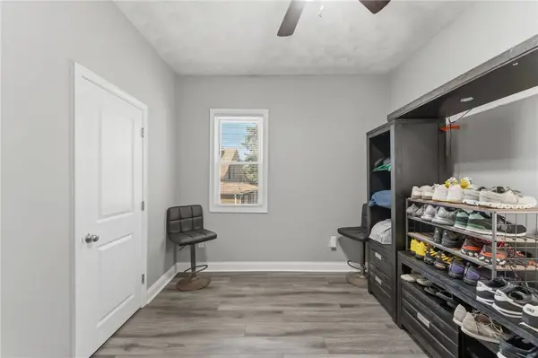 19 Curry RD, Cranston, RI 02920