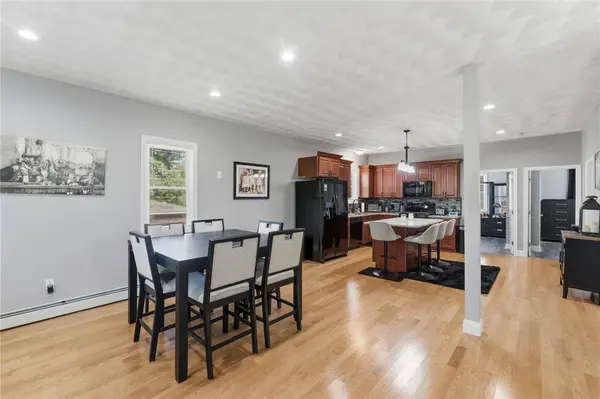 19 Curry RD, Cranston, RI 02920