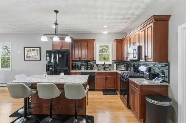 19 Curry RD, Cranston, RI 02920