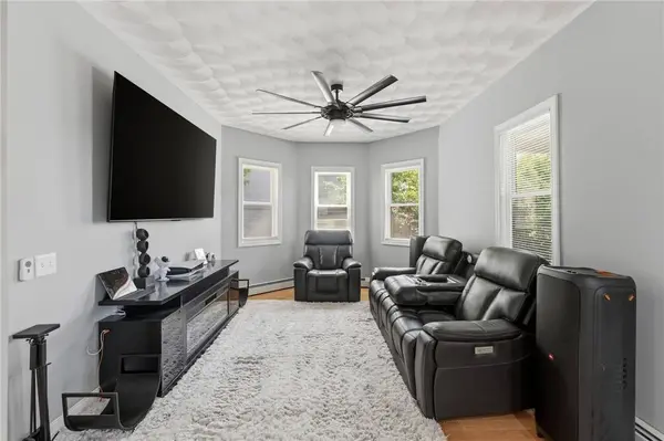19 Curry RD, Cranston, RI 02920