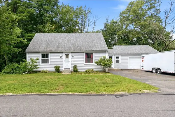 917 Woonsocket Hill RD, North Smithfield, RI 02896