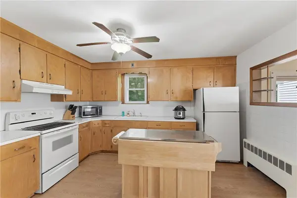 917 Woonsocket Hill RD, North Smithfield, RI 02896