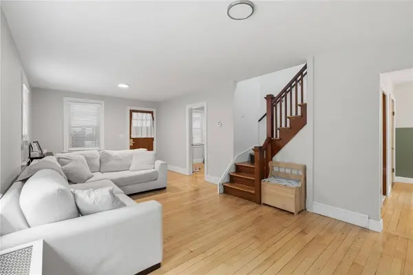 16 Beechcrest ST, Warwick, RI 02888