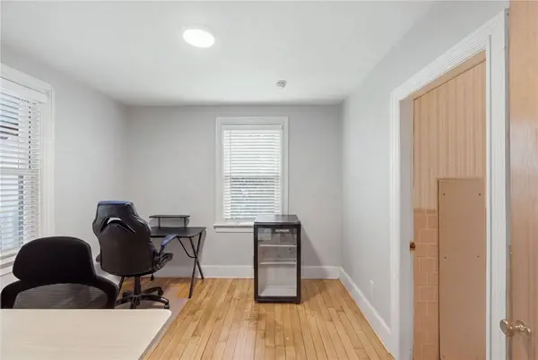16 Beechcrest ST, Warwick, RI 02888