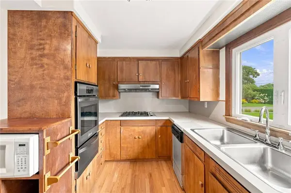 74 Isabella AVE, Providence, RI 02908