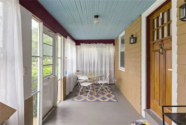 16 Beechcrest ST, Warwick, RI 02888