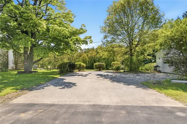 796 Hampton RD, Pomfret, CT 06259