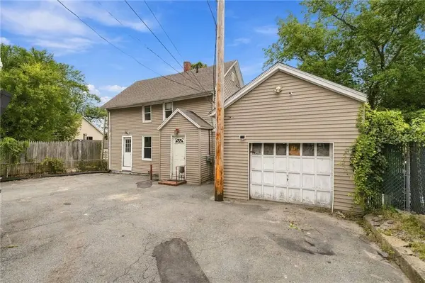 56 Summit ST, Woonsocket, RI 02895
