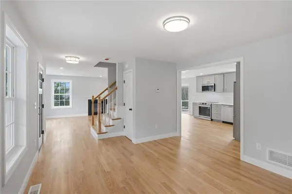 14 Elaine DR, Hopkinton, RI 02833