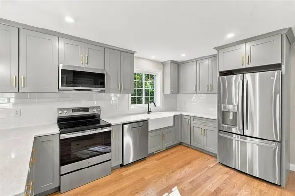 18 Elaine DR, Hopkinton, RI 02832