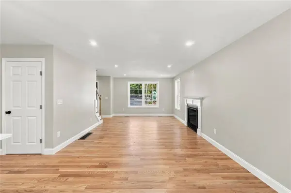 18 Elaine DR, Hopkinton, RI 02832