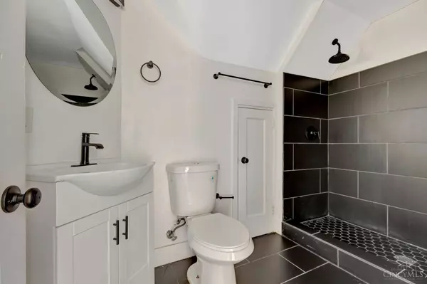 1225 Amanda Pl, Cincinnati, OH 45205