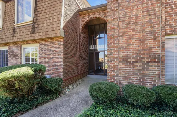 5207 S Eaglesnest Dr #83, Cincinnati, OH 45248